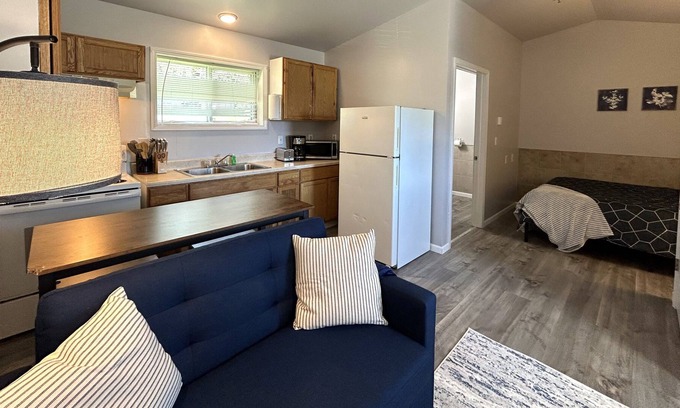 St Ignace Apartment | Vacationland Motel #2