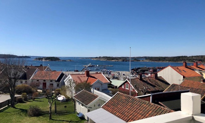 Stromstad Apartment | Vacker våning med havsutsikt i Strömstads centrum.
