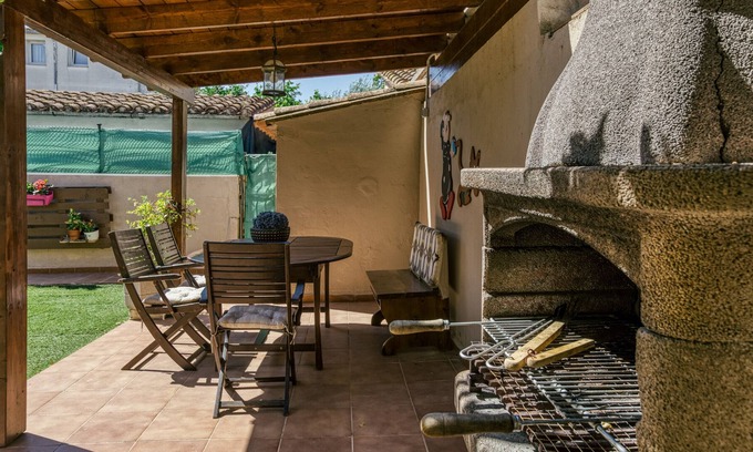Banyoles House | Vaction Home "Cals Avis" with Private Terraces & Wi-Fi