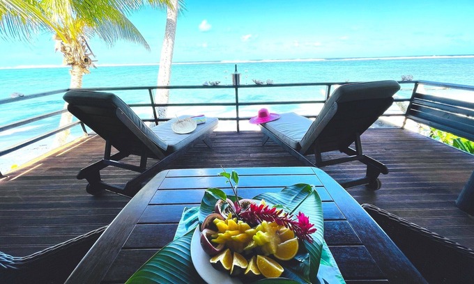 Tapere of Vaimaanga House | Vaka Rua - right over the golden sand facing the lagoon with air con Free WIFI