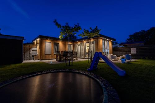 Tzummarum Ski Chalet | Vakantieverblijf Te Plak