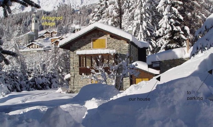 Antagnod Ski Chalet | Val D Ayas: chalet - 5 rooms - 6/10 persons House with garden