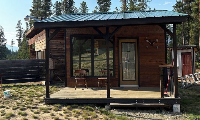 Valemount Cabin | Valemount Mountain Bunkie