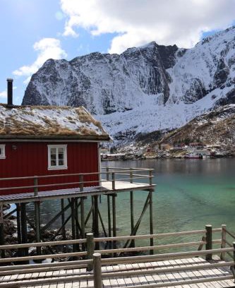 Moskenes House | Valen Cabins in Reine