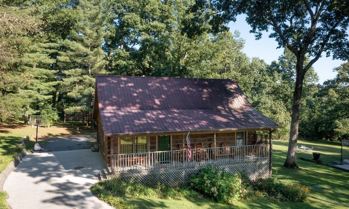 Lookout Mountain Cabin | Valentine Drive Cabin 1