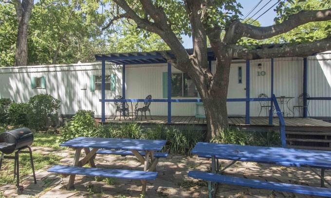 Kingsland House | Valentine Lakeside - Patio 10
