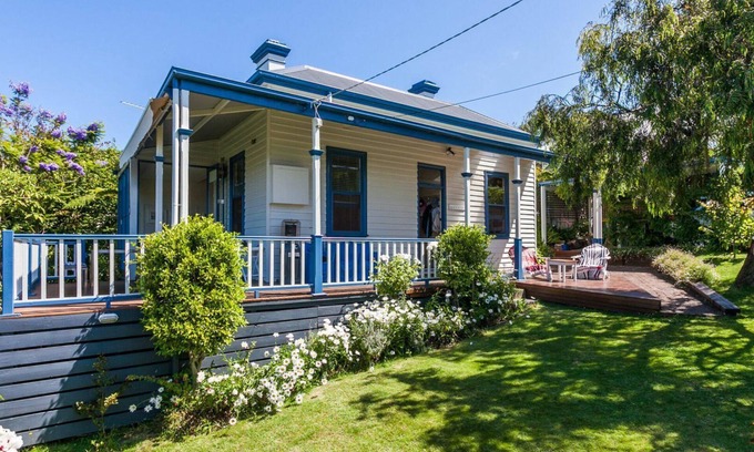 Lorne House | Valetta - Beach Side Classic For You and Your Pet