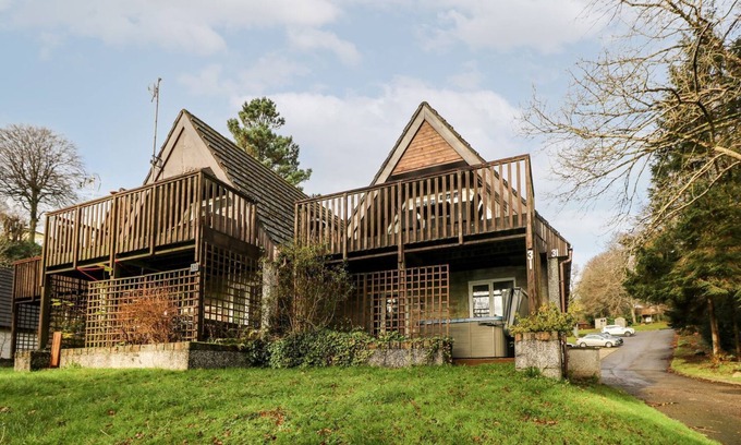 St. Ann's Chapel Cottage | VALLEY LODGE 31, pet friendly, with pool in St Ann's Chapel, Cornwall