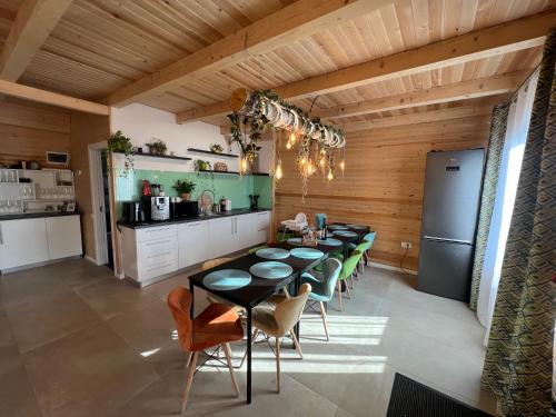 Risca House | Valley View Cabin