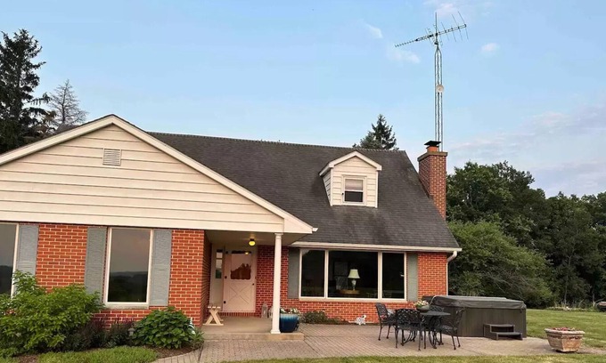 Kent House | Valley view! Outdoor hot tub, 4 bed house.