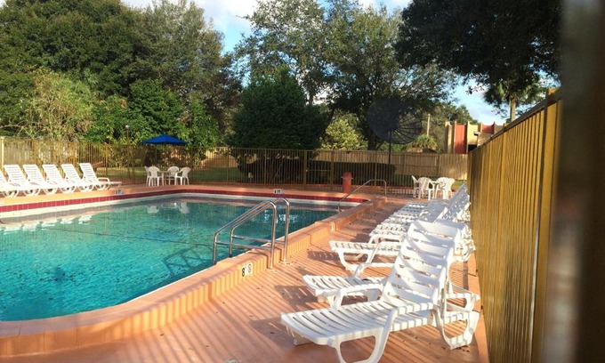 Bearss Plaza Hotel | Valuelodge Busch Gardens - Tampa