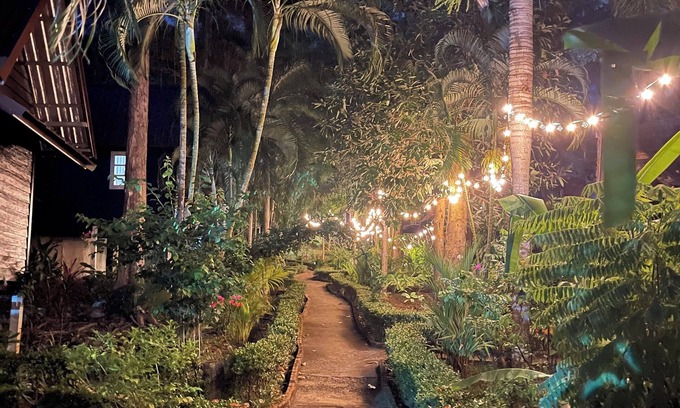 Bai Lan Hotel | Vanara Bungalows & Restaurant