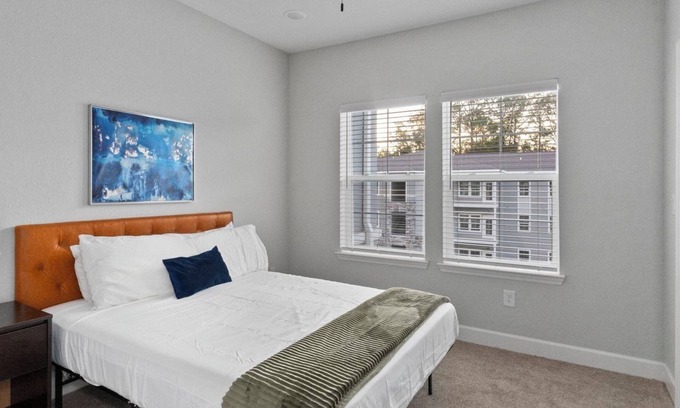Newberry Apartment | Vanguard 1BD 2 - One Bedroom Apartment, Sleeps 2