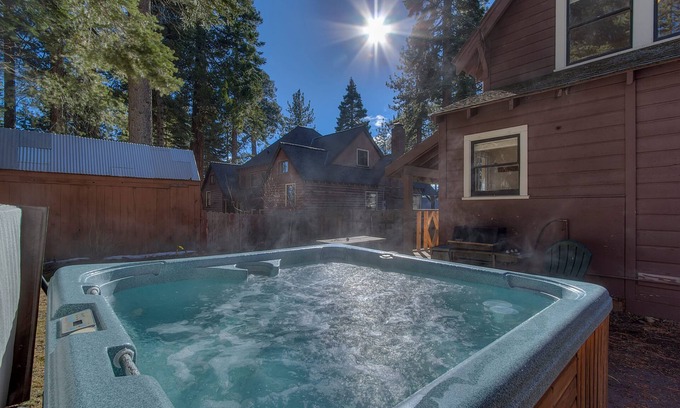 Tahoe City House | Vanni House - 2 BR - Hot Tub - Walk to Beach & Downtown Tahoe City