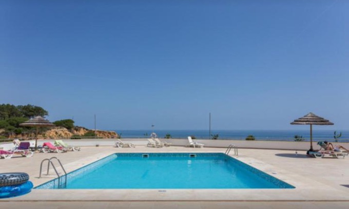 Olhos D'Agua Apartment | Varandas do Mar Flat with pool and Olhos de Àgua Beach