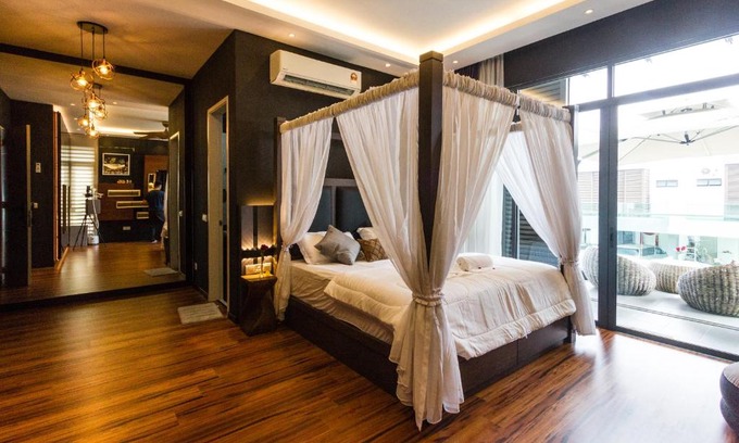 Central Seberang Perai House | Varnen Cozy Haven Master Bedroom