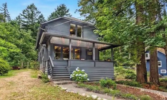 Vashon Island House | Vashon view home, pets ok, 5 min walk beach/coffee