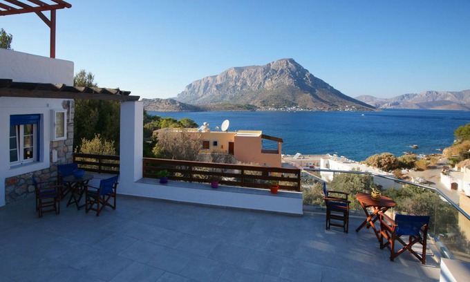 Kamari House | Vasilis Studios