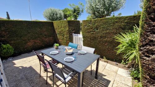 Vaux-sur-Mer Apartment | Vaux sur Mer - côté PONTAILLAC - VILLA MITOYENNE - PISCINE COLLECTIVE
