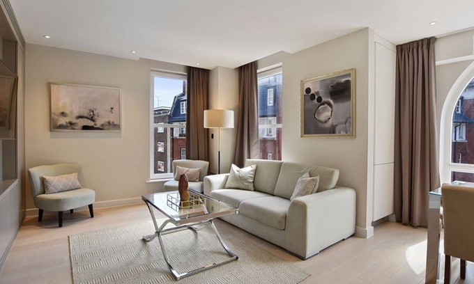 Pimlico Apartment | Vauxhall Bridge Road 3 Bedroom Apartment in London