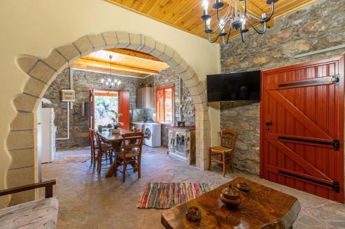 Agía Eiríni House | Vavouledo Village House