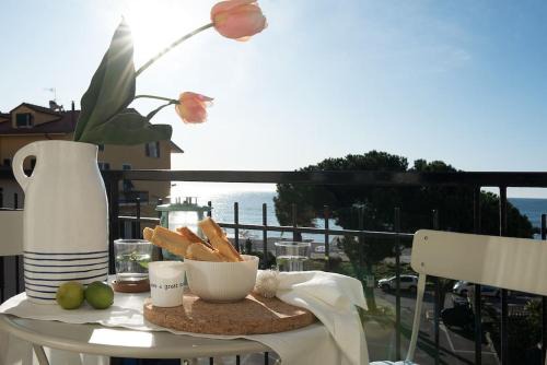 Ospedaletti Apartment | Vayadù Etoile House
