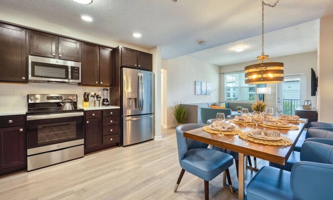 Florida Central Atlantic Coast Condo | VCR1-305 Reserve Deluxe Condo - Convention Center