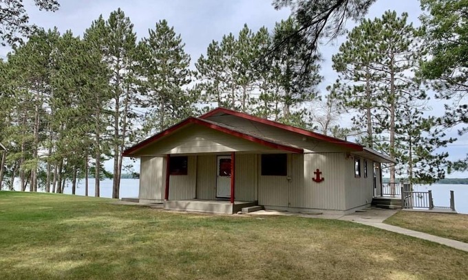 Lewiston House | Veeder Lodge Summary: