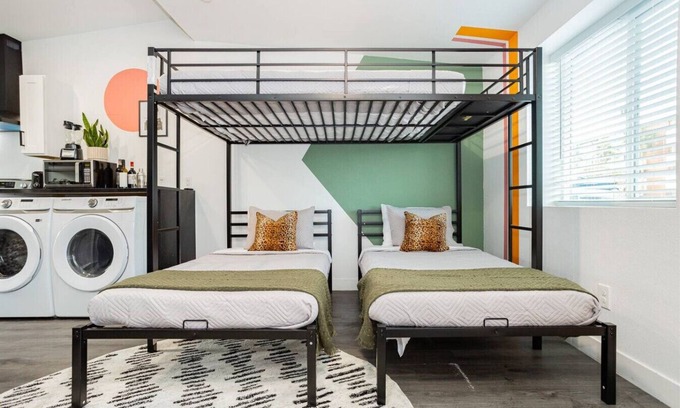 Beverly Green House | Vegas Hideaway: Private Modern Comfort Near Strip