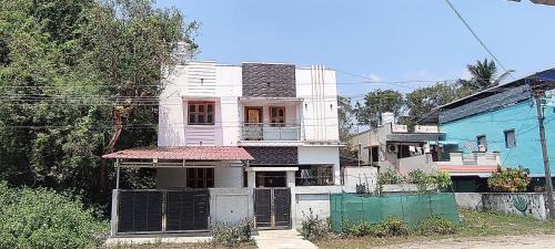 Peralam House | Vel Murugan Home Stay