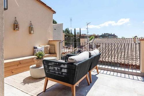 Old Town Apartment | Velo Vern 3- Luxury penthouse w views of city wall