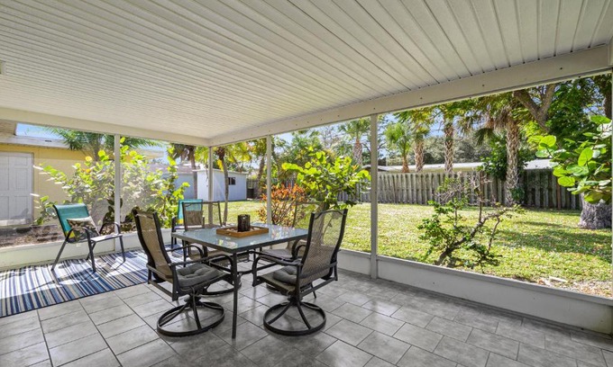 Golden Beach House | Venice Harbor 604, 1 Bedroom, WiFi, Sleeps 4, Pet Friendly