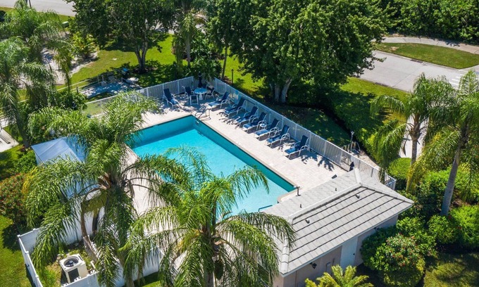 Plantation Condo | Venice Tropical Condo