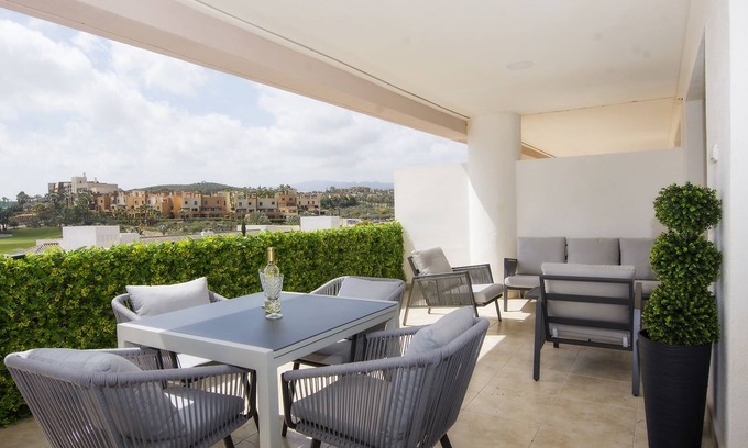 Vera Apartment | Vera Brand New Penthouse with Pool & Free Parking