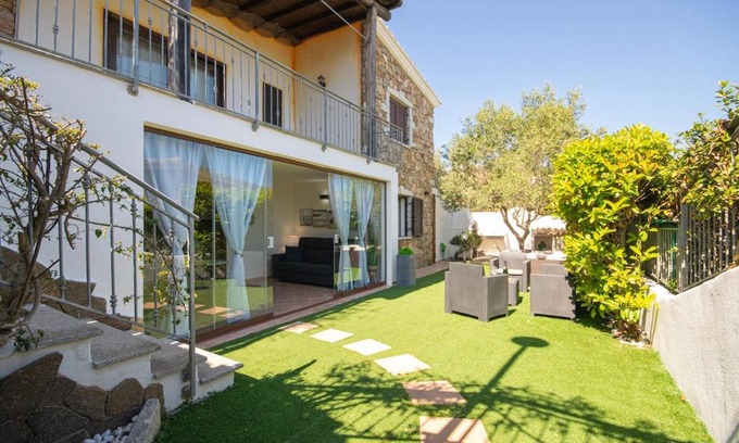 Siniscola Apartment | Veranda with Jacuzzi & BBQ 1 minute from the Beach