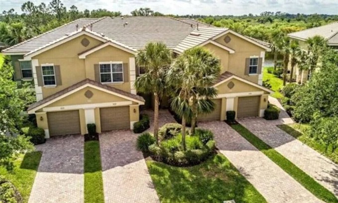 Fort Myers House | Verandah's- Cottonwood Bend