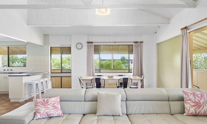 Mullaway House | Verandah Sunrise - Mullaway village