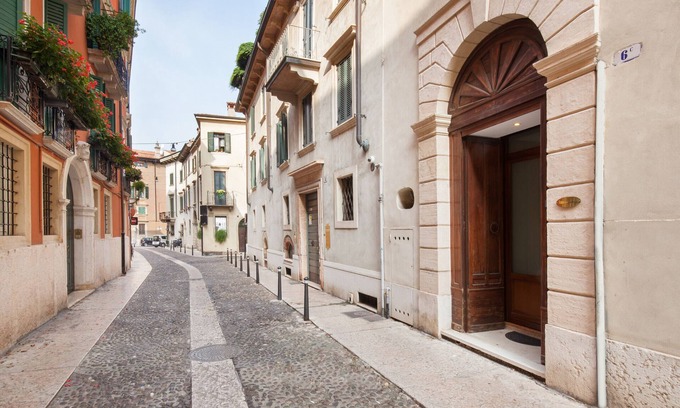 Verona City Centre Apartment | Verincanto Suite In old Verona Downtown