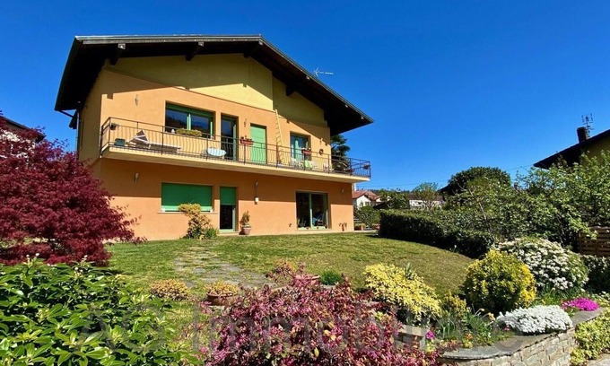 Comero Apartment | Veronica vacation home with garden