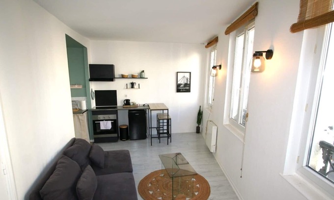 Saint-Martin-du-Littoral Apartment | Very bright 30m² at 200m from the beach