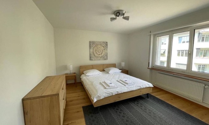 District 8 Apartment | Very central and sunny 2BR flat (Marble 2)