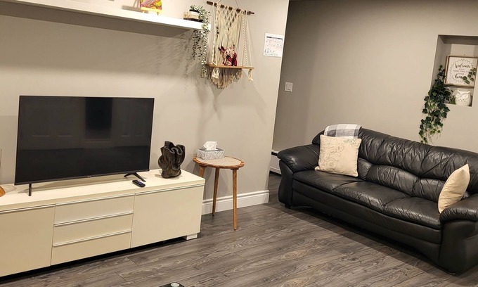Brampton Apartment | Very clean, comfortable, spacious 2 bdr basement apartment in central location