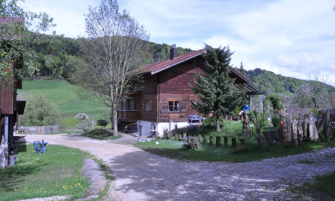 Baretswil Apartment | very friendly 2 -1/2-room apartment on the farm in beautiful nature