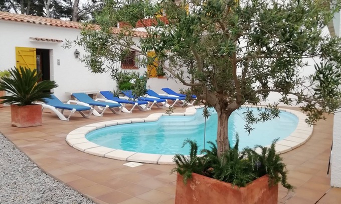 L'Escala Villa | Very Large House 150 meters from the beach and shops