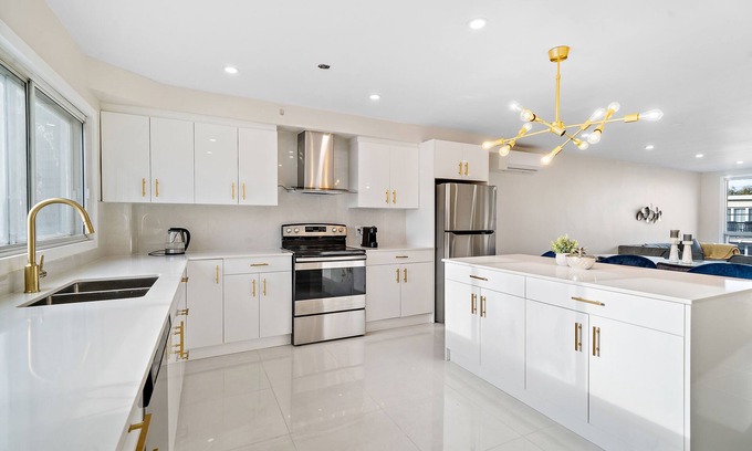 Cote-Saint-Luc Apartment | Very Large Modern 5 bedroom apartment
