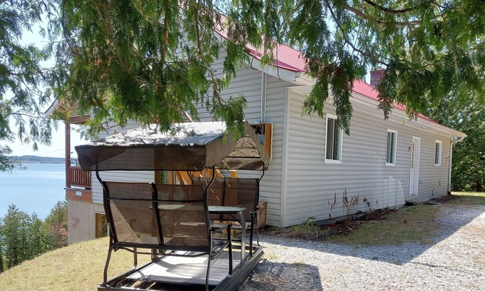 Bouchette Ski Chalet | Very large secluded waterfront cottage