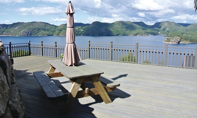 Spangereid House | Very nice and large cottage with a beautiful view over the Grønsfjord, which is rich in fish.