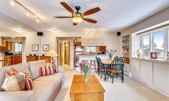 Aspen House | Very Nice Downtown Aspen condo w/deck
