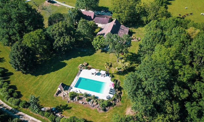 Faux House | Very nice large gîte; garden, terraces and swimming pool with splendid view!