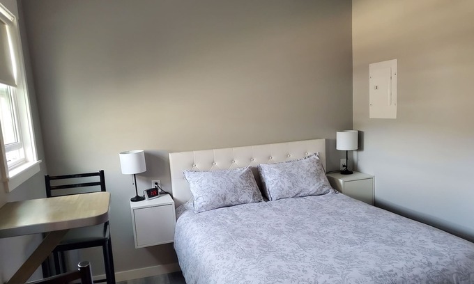 Merritt House | Very Nice, Super Clean, Downtown Hotel Room & Kitchenette